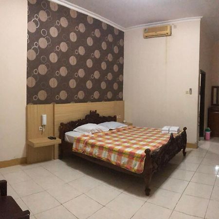 Grafika Hotel Dan Resto Gombong  Bagian luar foto
