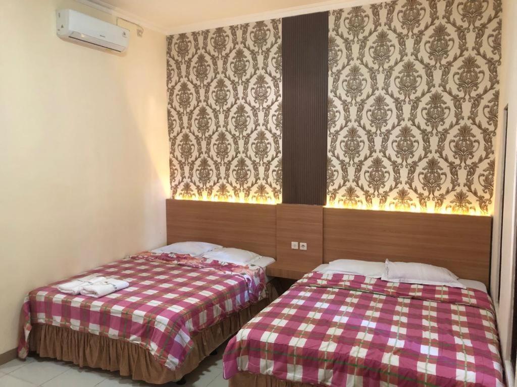 Grafika Hotel Dan Resto Gombong  Bagian luar foto