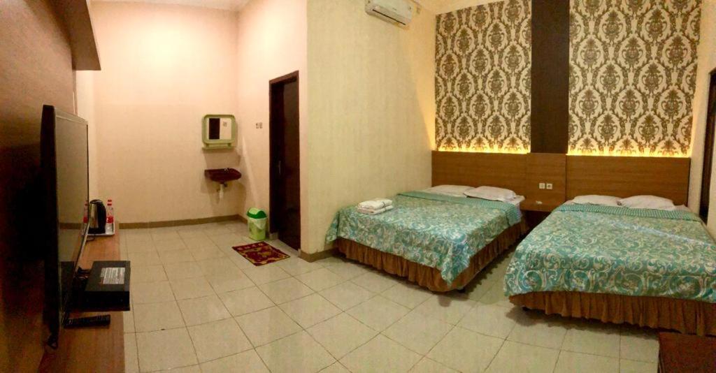 Grafika Hotel Dan Resto Gombong  Bagian luar foto