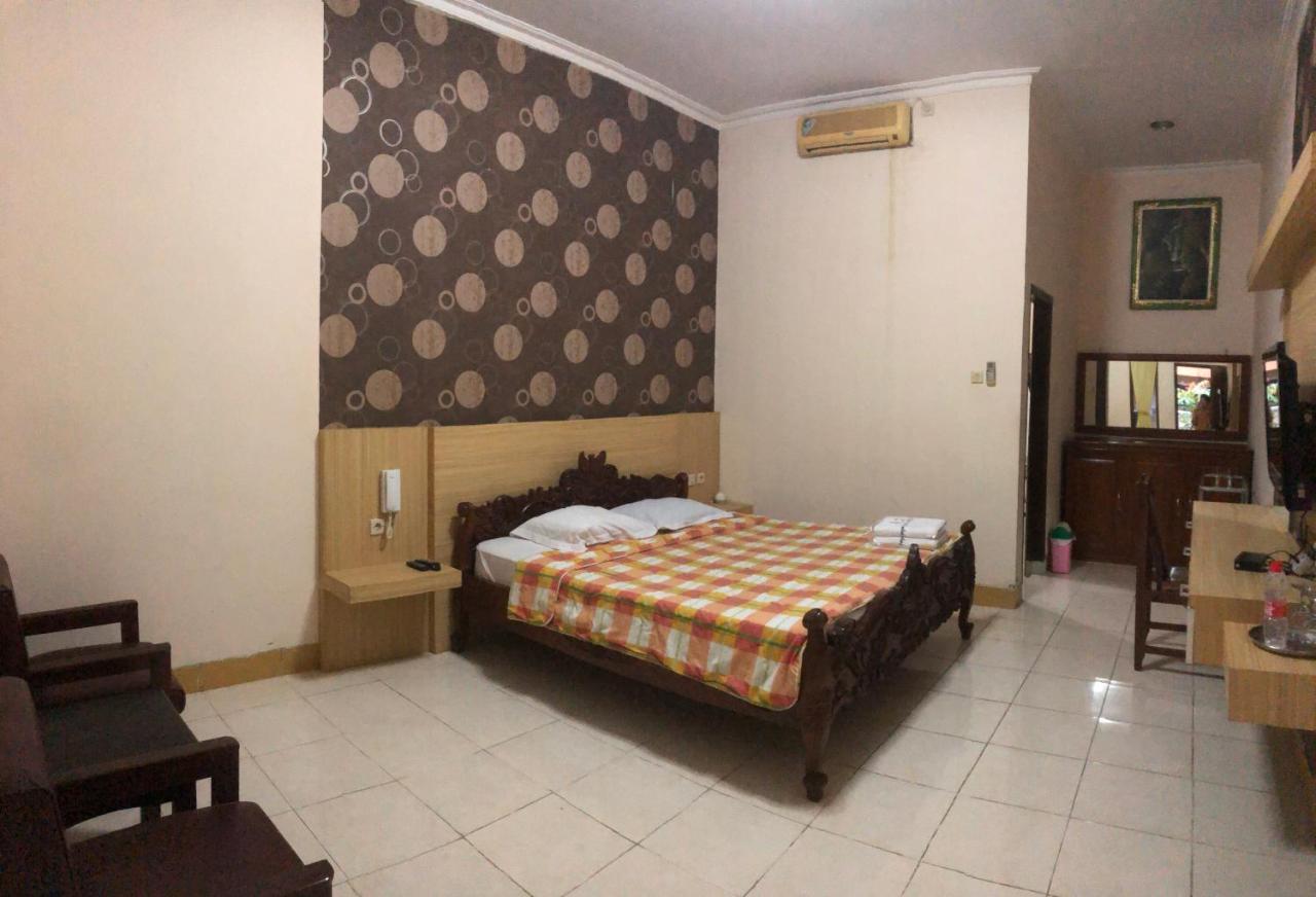 Grafika Hotel Dan Resto Gombong  Bagian luar foto