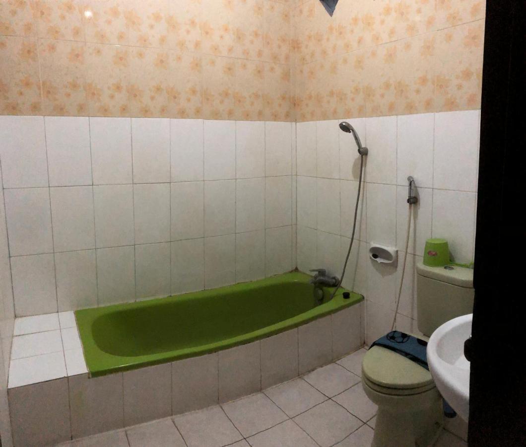 Grafika Hotel Dan Resto Gombong  Bagian luar foto